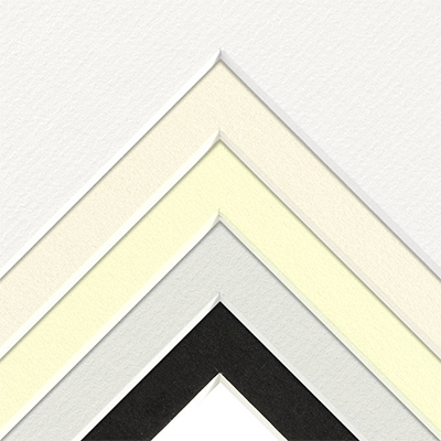Verschiedene Passepartout-Farben in schräger Anordnung: Weiß, Creme, Hellgrau und Schwarz.