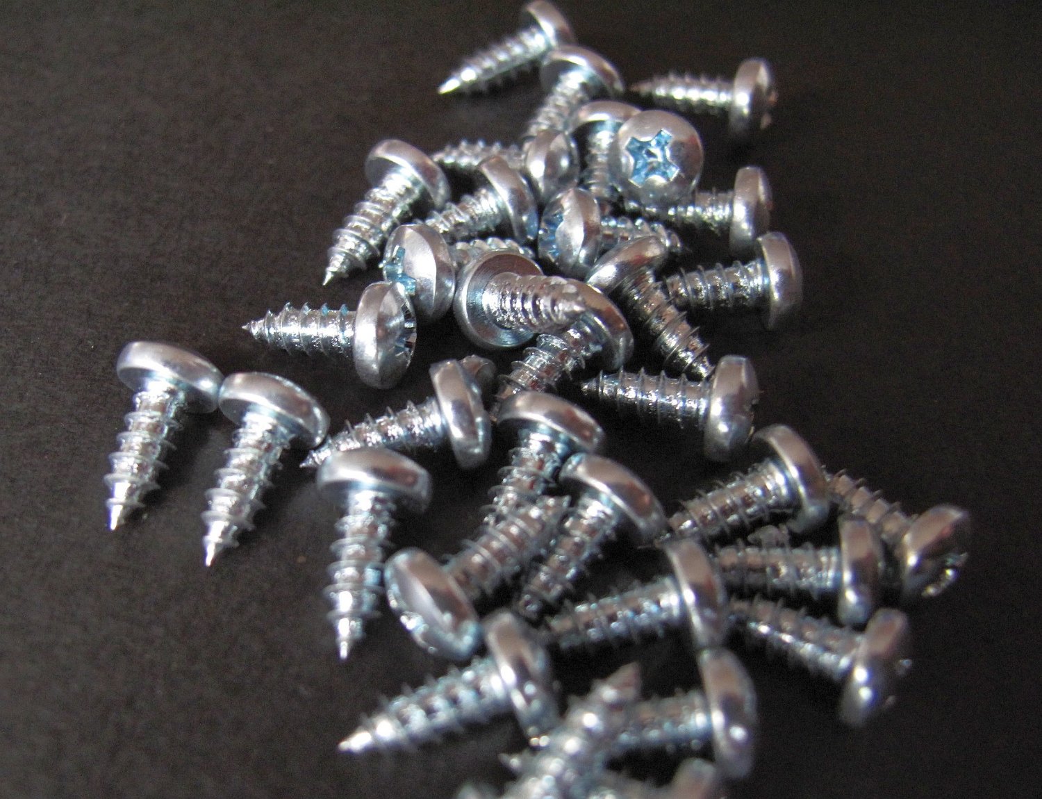 Blechschrauben5670083960a84 Blechschrauben mit Linsenkopf