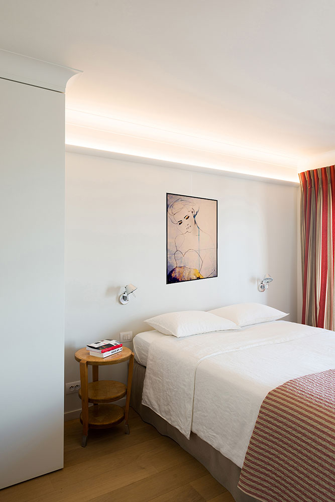 Bilderschiene Deco Rail LED, indirekte Beleuchtung im Schlafzimmer