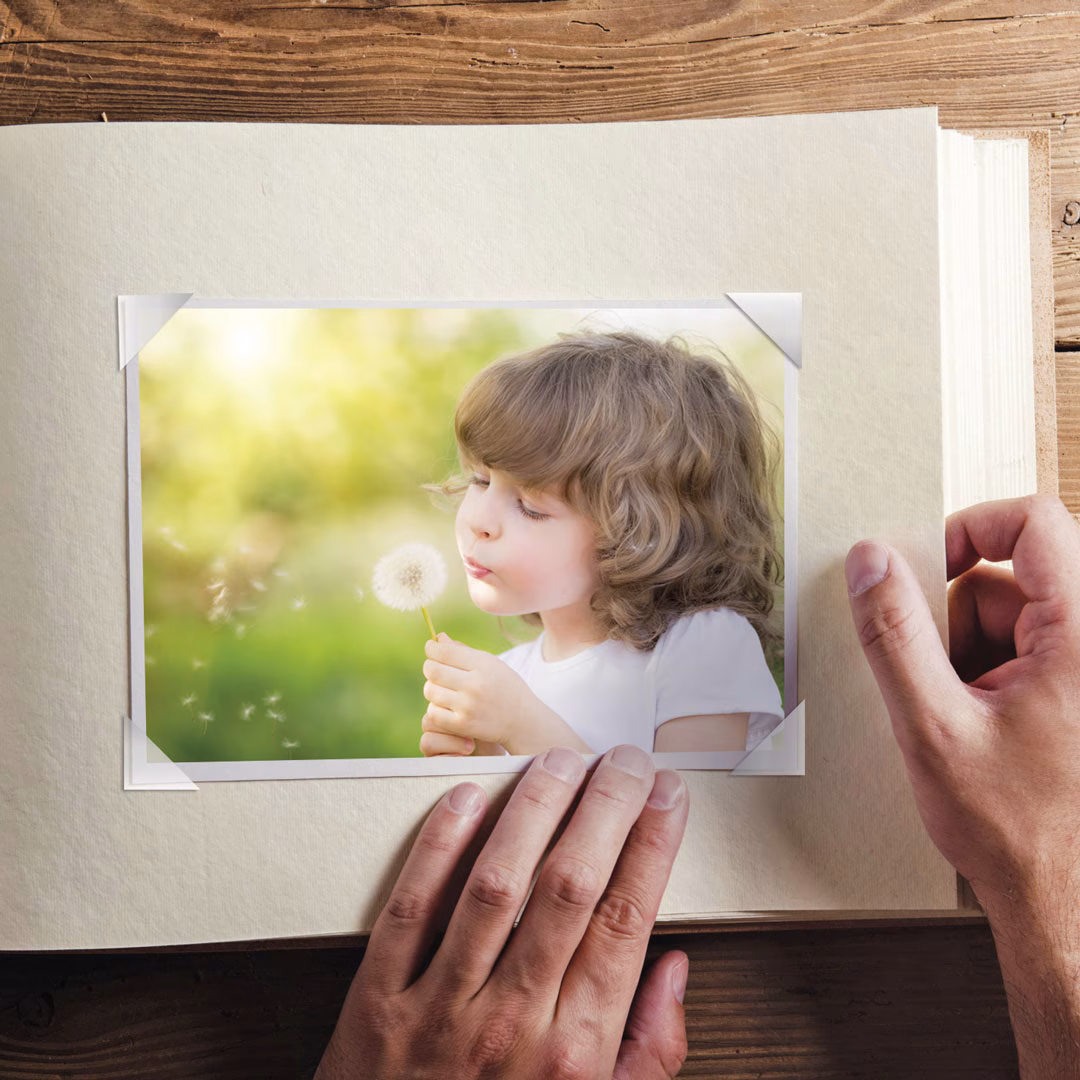 Fotoecken selbstklebend transparent 19mm Beispiel 01729 Fotoecken selbstklebend transparent 19mm Beispiel 01729