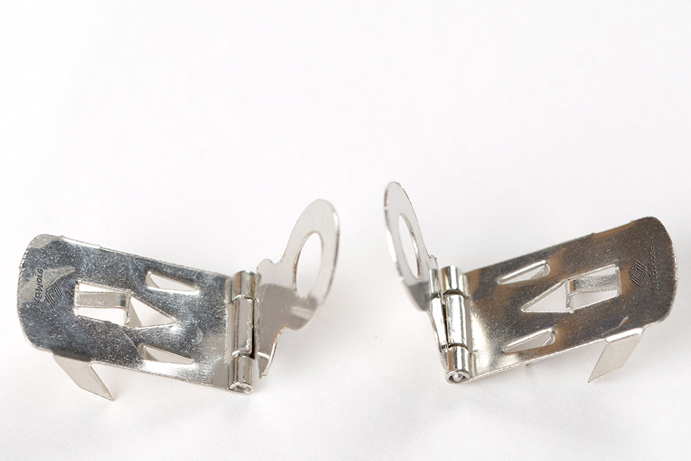 Aufhänger mit Scharnier für Leichtschaumplatten Platten, Seitenansicht